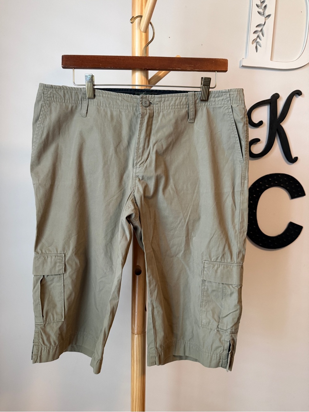 Eddie Bauer Vashon Fit Women’s Hiking Shorts Size 10 Khaki Cargo Pockets